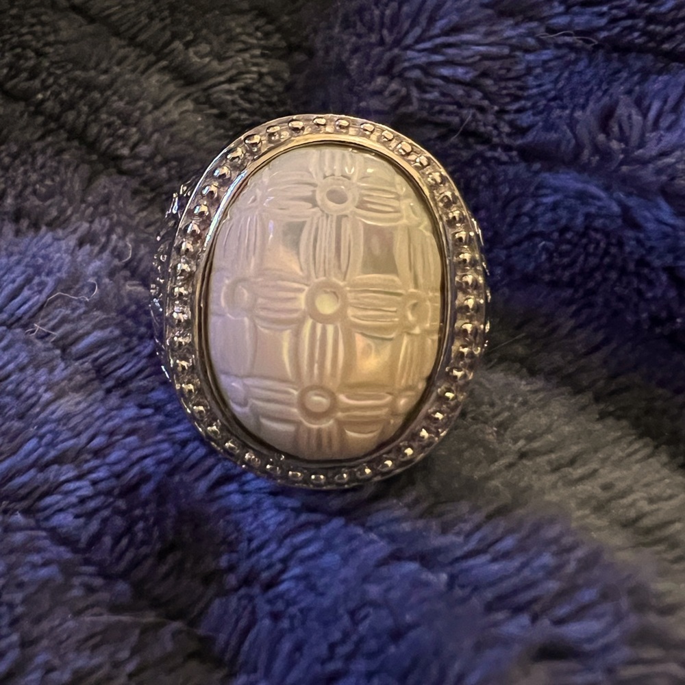 Beautiful Mother Of Pearl Ring